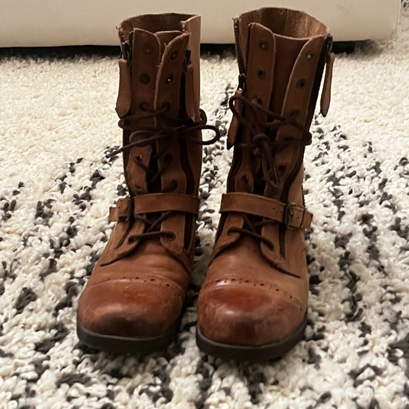 Genuine leather zipper and tie up combat style boot - Picture 2 of 4